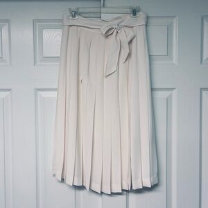 NWT Banana Republic Off White Pleated Skirt, Rem Self Belt, Front Slit, Size 6